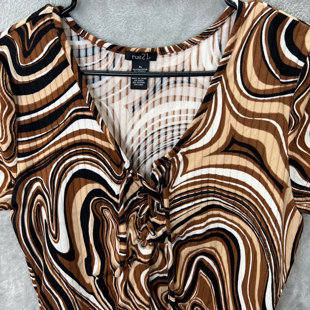 rue21 Womens XL Brown Swirl Lace Up V-Neck Ribbed Short Sleeve 70s Retro Y2K - Picture 2 of 8